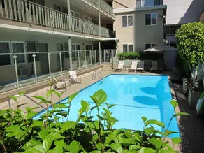 Hollywood Orchid Suites - Image 5