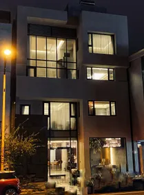 W house - Image 5