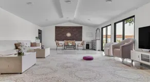 Farm stay 3 majlis Heated Pool 4BR 10 extra mattress - Image 2