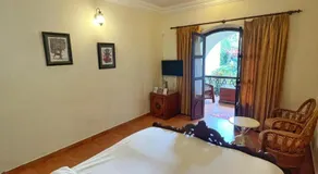 Molly's Retreat - Image 2