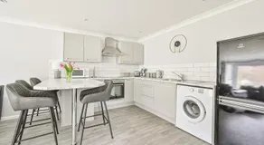 2 Bed Villa Sleeps 4 - Wifi Garden Sea Views - Image 4