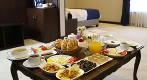 Paris Plaza Hotel - Image 5