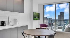 Modern 1 Bed Condo across from Bayside in Downtown - Image 3