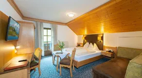 Suite, shower and bath tub, 2 bed rooms - Image 2
