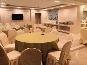 Hualong Hotel (Mudanjiang High-speed Railway Station Pedestrian Street) - Image 3