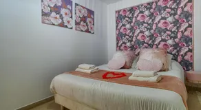 La Vie en Rose / Jacuzzi - Image 4