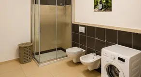 Lucini Ai Portici,parcheggio privato,due minuti dal Bernina Express - Image 3