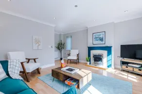 Charming Townhome Retreat, close to Manchester - Image 2