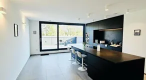 Spacious 3 bedroom with large terrace and parking-SHUT1 - Image 2