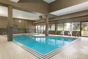Travelodge by Wyndham Toronto East - Image 3