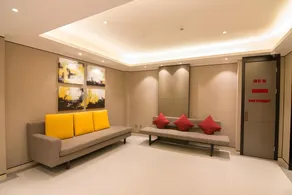 Home Inn Plus Shanghai Pudong Airport - Image 3