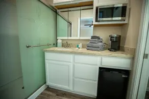 Cottage on Armstrong - Image 2