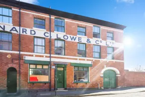 Stylish Studio Retreat in Birmingham City Centre - Image 5