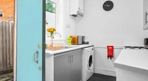 Stylish 3 Bed House - Garden - Parking - Netflix 181TA - Image 5