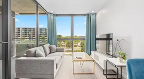 Modern 1 & 2 Bedroom Apartment with Parking, Easy Walk to Tram - Image 2