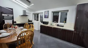 Dale House- Free Secured Parking - Image 2