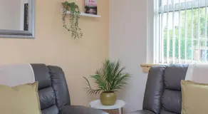 Free Parking - City Centre - 3 Bedrooms - 5 Guests - Image 5