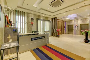 Townhouse Oak Hotel C Pearls - Image 3