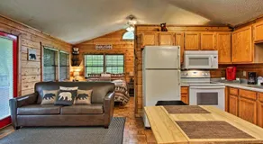 River Rush Cozy Riverfront Cabin à Pigeon Forge - Image 3