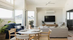 NANNY and POPPYS BEACH HOUSE Gerroa 4pm check out Sundays - Image 5