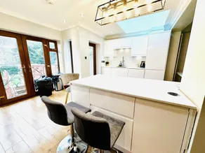 Spacious 6 Bed Residence in Wembly, London - Image 4