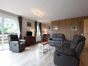 Superb villa with a large garden - Image 2