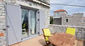 Laconic bay view suite - Image 5