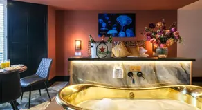 Craig Walk Suite - Image 4