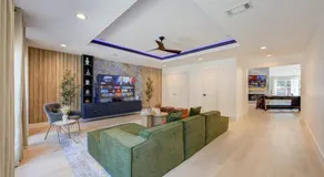 Pickleball Paradise Retreat - 4 Bedrooms, 2,5 Baths - Houston Downtown, Houston Heights - Pickleball and Basketball Court, Pool, miniGolf, Karaoke, Fire Pit, BBQ, Billiards, Ping Pong, Hockey, King Bed - Image 3