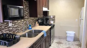 Jerry's Motel - Image 3