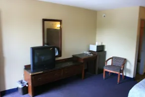 Portland Value Inn and Suites - Image 2