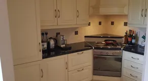 Beautiful 3 Bed Apartment with Balcony Sea View - Image 3