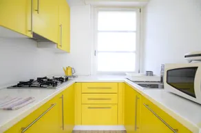 Park apartment with free parking - Image 2