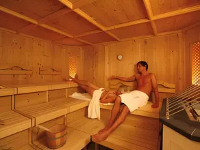 Suite, shower and bath, toilet - Image 5