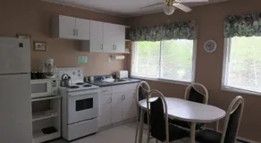 Lush's Cottages - Image 3