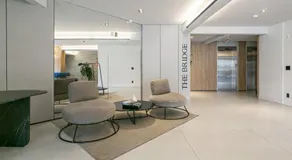 The Bridge by Viva - Prédio com piscina no terraço e academia em Floripa - Image 3
