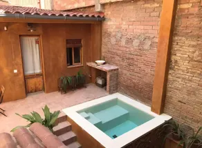 Cosy mountain cabin in the city with patio & pool - Image 3