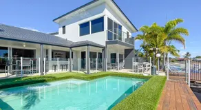 Bemærkelsesværdige Six Bedroom Waterfront Home! - Image 4