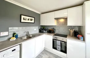 Spacious 2 Bed-Flat in Glasgow City - Free Parking - Image 5