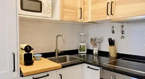 Peaceful & Spacious Apt with Parking & Queen Bed - Image 2
