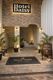 Hotal Daisy - Image 2