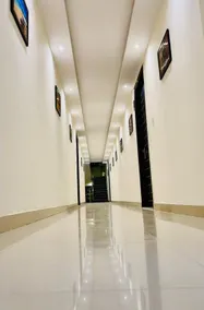 Hotel Comfort Plaza - Image 4