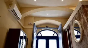City centre Pied-à-Terre near food market and walking distance to bus terminus - Image 3