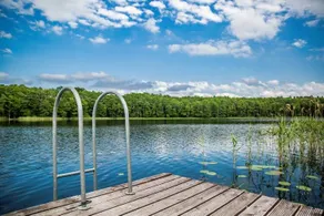 Holiday home with a terrace, right by the lake - Image 2