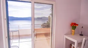 3 Bedroom Beach House with private sea access - Image 5
