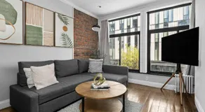 Bright 1BR Escape in Lower East Side NYC - Image 5