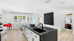 Spacious Miami 4br Retreat With Pool & Bbq - Image 5