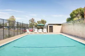 Days Hotel Oakland Airport-Coliseum - Image 3