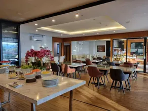 Crystal Jade Hotel - Image 4