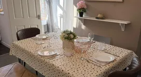 Lincoln 3BR Townhouse 6 Beds Close to CityCentre - Image 3